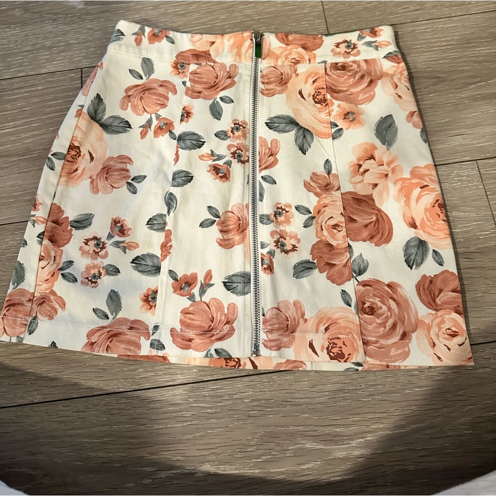 Forever 21 floral zipper skirt- never worn